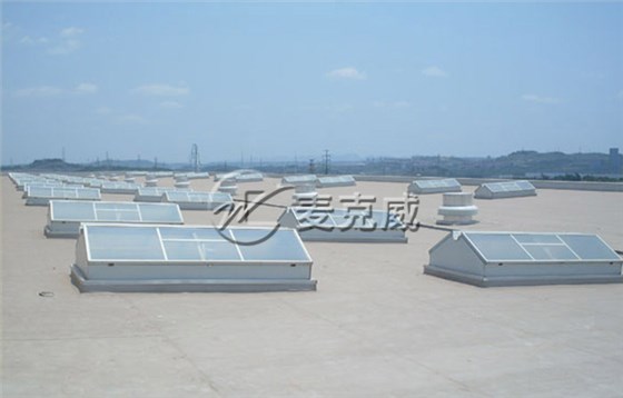 下開式三角形電動采光排煙天窗產(chǎn)品圖 下開式三角形電動采光排煙天窗產(chǎn)品圖