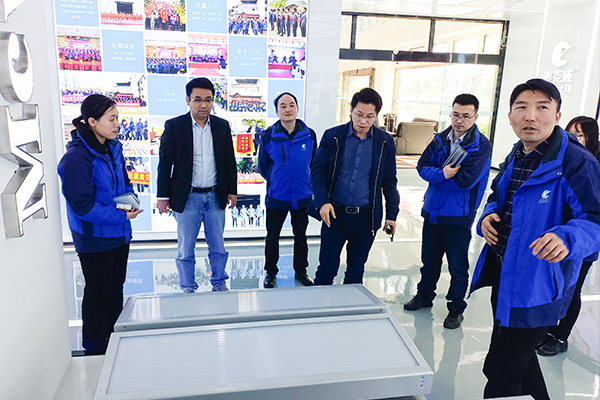 恒大新能源汽車(chē)參觀麥克威三角型電動(dòng)采光天窗