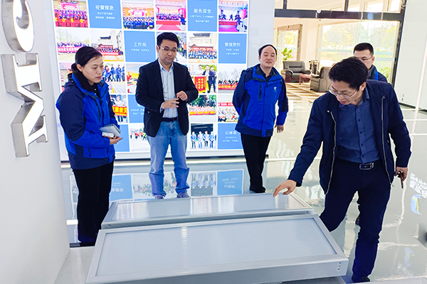 恒大新能源汽車(chē)參觀麥克威三角型電動(dòng)排煙天窗