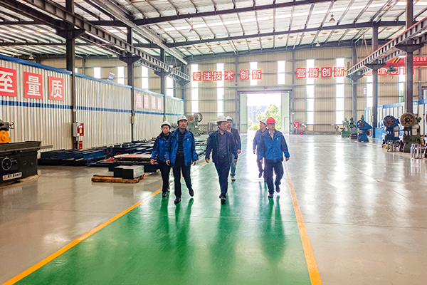 恒大新能源汽車(chē)參觀麥克威通風(fēng)天窗生產(chǎn)基地